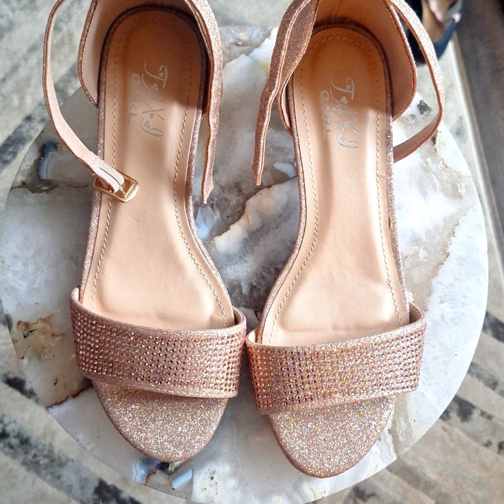 Pink dress shoes